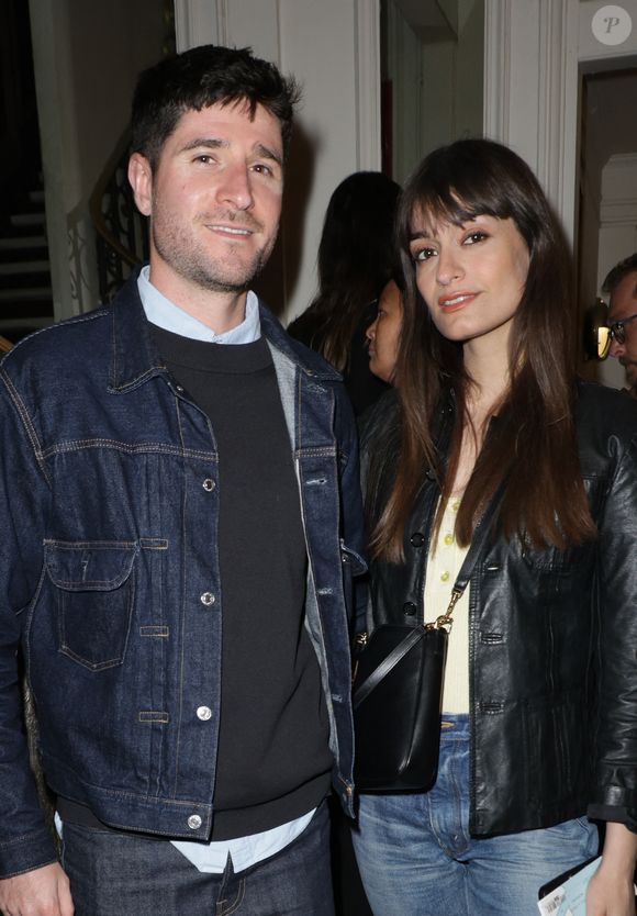 Exclusif - Clara Luciani et un ami lors de la générale de la pièce "Amis pour la vie" au théâtre de l'Oeuvre à Paris le 24 avril 2025. La représentation est suivie d'un cocktail.

© Coadic Guirec / Bestimage