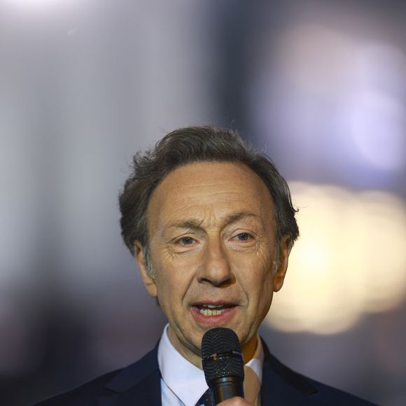 "Malheureusement, je ne suis pas rentier !", avoue-t-il déclaré pour Télé Loisirs

Exclusif - Stéphane Bern - Emission "Le concert pour la paix" sur les Champs-Elysées à Paris, retransmis en direct sur France 2, le 8 mai 2025. © Christophe Clovis - Pierre Perusseau / Bestimage