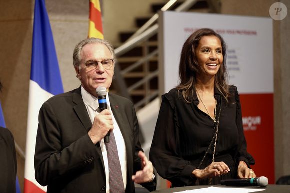 Karine Le Marchand participe à la manifestation "L'amour est tout près" à l'Hôtel de Région Paca à Marseille, le 30 octobre 2025. Aux côtés de R.Muselier, président du conseil régional de Provence-Alpes-Côte d'Azur. Photo par Luc Boutria / Nice Matin / Bestimage