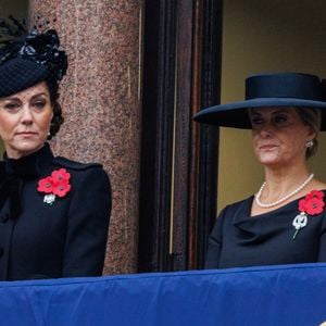 De quoi soulager la princesse de Galles qui se remet doucement de son cancer

Catherine Kate Middleton, princesse de Galles et Sophie Rhys-Jones duchesse d'Edimbourg honorent les disparus des deux guerres mondiales lors de la cérémonie Remembrance Sunday ( Dimanche du souvenir ) au Cénotaphe à Londres