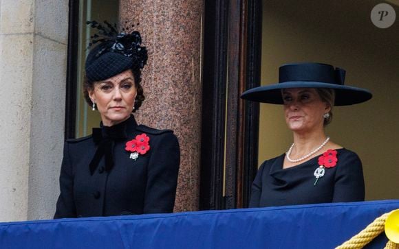 De quoi soulager la princesse de Galles qui se remet doucement de son cancer

Catherine Kate Middleton, princesse de Galles et Sophie Rhys-Jones duchesse d'Edimbourg honorent les disparus des deux guerres mondiales lors de la cérémonie Remembrance Sunday ( Dimanche du souvenir ) au Cénotaphe à Londres