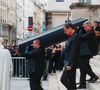 "Lazarus" de David Bowie, les Beatles et "Voilà, c’est fini" de Jean-Louis Aubert ont accompagné son dernier voyage.
Sorties des obsèques de Thierry Ardisson en l’église Saint-Roch de Paris, France, le 17 juillet 2025. © Clovis-Jacovides/Bestimage