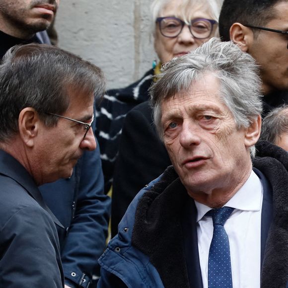 Nicolas de Tavernost est donc là pour calmer le jeu et surtout "trouver des solutions" comme il le dit lui-même au journal "Le Monde".

Nicolas de Tavernost, Ryad Baxx - Sorties des obsèques de Marion Game en l'église Saint Roch à Paris, France, le 31 mars 2023. © Christophe Clovis/Bestimage