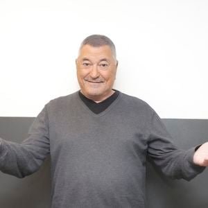 Exclusif - Jean-Marie Bigard pose en marge de sa venue sur le plateau de l’enregistrement de l’émission « Face à Hanouna » présentée par P.De La Tour Du Pin et diffusée sur C8 le 17 novembre 2024, à Paris, France, le 14 novembre 2024. © Jack Tribeca/Bestimage