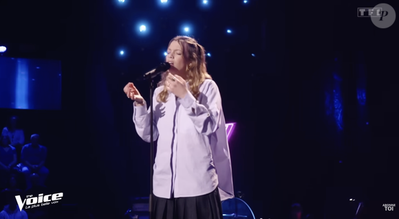 Derrière les projecteurs et l’euphorie de l’émission, Alice traversait en réalité une période particulièrement sombre.

Alice dans l'émission "The Voice" TF1