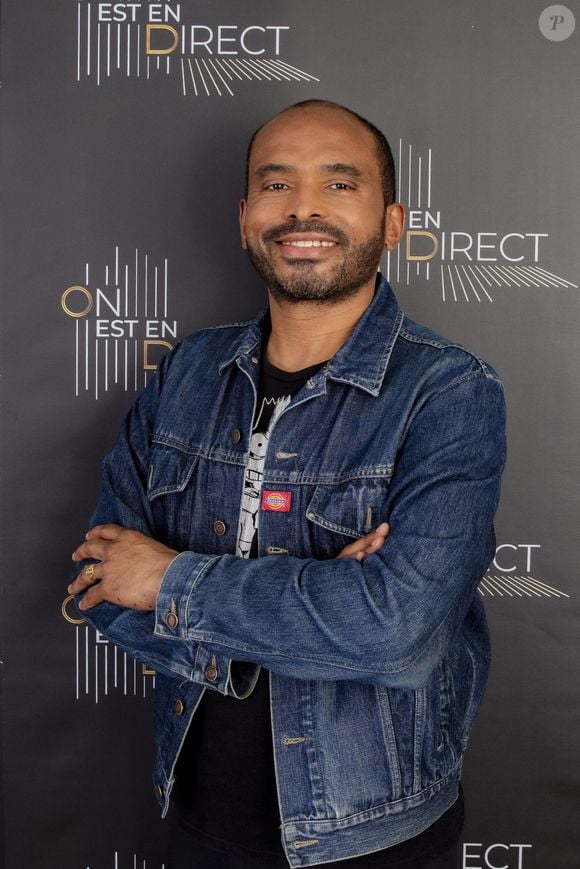 Ali Rebeihi (France 2 et France Inter) lors l'enregistrement de l'émission "On Est En Direct" (OEED), Spéciale 100 ans de la radio, présentée par L.Ruquier, diffusée sur France 2 le 8 mai.

© Jack Tribeca / Bestimage