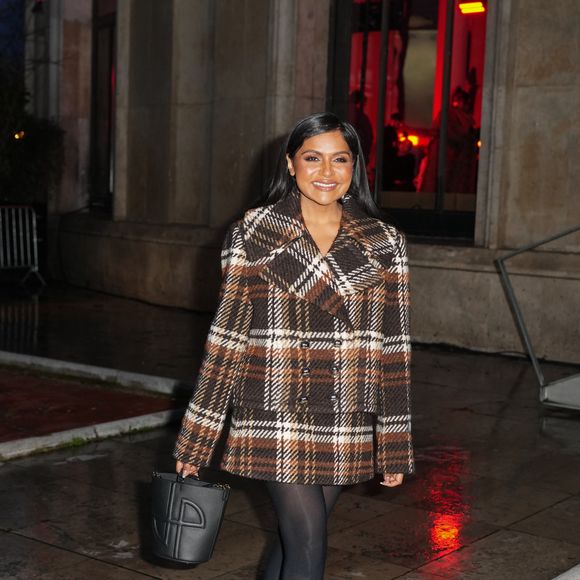 Puisque Mindy Kaling était venue pour faire la promotion de la série qu'elle incarne "Running Point"
Mindy Kaling - Arrivées au défilé Patou Mode Masculine prêt-à-porter Automne/Hiver 2025-2026 lors de la fashion week à Paris le 26 janvier 2025.

© Lucia Sabatelli / Bestimage