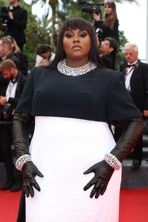 Yseult parle, elle, de plagiat et d’appropriation de la culture noire.

Yseult - Montée des marches du film « Nouvelle vague » lors du 78ème Festival International du Film de Cannes, au Palais des Festivals à Cannes. Le 17 mai 2025
© Jacovides-Moreau / Bestimage