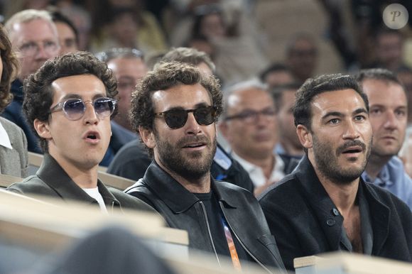 Raphaël Kretz, Martin Kretz et Valentin Kretz dans les tribunes lors des Internationaux de France de Tennis de Roland Garros 2025, à Paris, France, le 5 juin 2025. © Jacovides-Moreau/Bestimage
