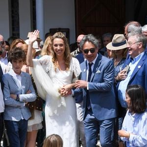 Dans cet écrin parisien prestigieux, l'épouse de Raphaël Lancrey-Javal profite d'un cadre enchanteur 

Mariage de Laura Smet et Raphaël Lancrey-Javal à l'église Notre-Dame des Flots au Cap-Ferret le jour de l'anniversaire de son père Johnny Hallyday le 15 juin 2019
©Agence / Bestimage