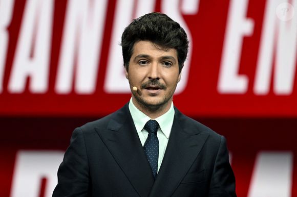 Eliot Deval, journaliste Cnews au Dôme de Paris - Palais des Sports pour "Face à vous" les grands enjeux de demain le 25 novembre 2025.

© Lionel Urman / Bestimage