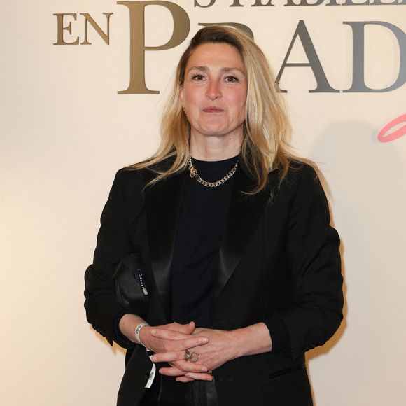 Julie Gayet - Première du film "Le Diable s'habille en Prada (The Devil wears Prada 2)" au cinéma Le Grand Rex à Paris, le 27 avril 2026.
© Guirec Coadic/Bestimage