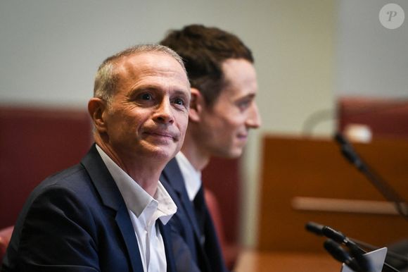 Le présentateur et créateur de contenus Samuel Etienne arrive pour son audition devant la Commission d'enquête sur la neutralité, le fonctionnement et le financement de l'audiovisuel public à l'Assemblée nationale française à Paris le 24 février 2026. Photo by Firas Abdullah/ABACAPRESS.COM