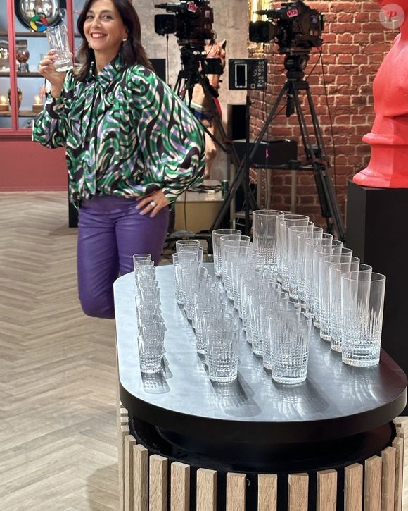 Elle ouvre un tout nouveau showroom en région parisienne. Et attention, le lieu choisi est tout simplement exceptionnel.

Caroline Pons sur le plateau d'"Affaire conclue"