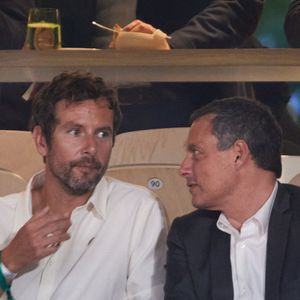 François Roelants et son mari Marc-Olivier Fogiel - Personnalités dans les tribunes lors des Internationaux de France de tennis de Roland Garros 2024 à Paris. Le 29 mai 2024
© Jacovides-Moreau / Bestimage