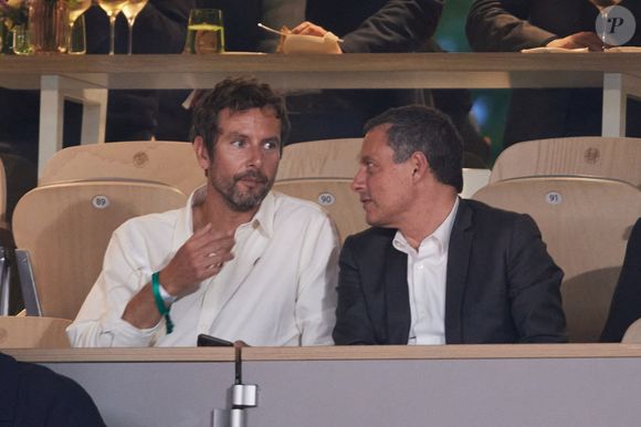 François Roelants et son mari Marc-Olivier Fogiel - Personnalités dans les tribunes lors des Internationaux de France de tennis de Roland Garros 2024 à Paris. Le 29 mai 2024
© Jacovides-Moreau / Bestimage