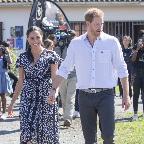 Doux moment pour les Sussex

Le prince Harry et Meghan Markle visitent le township de Nyanga, Afrique du Sud.  EXPRESS SYNDICATION / BESTIMAGE