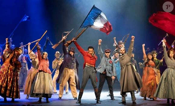 Malgré un contexte économique et politique morose, la magie des spectacles s'offre comme une échappatoire pétillante en cette fin d'année.
"Les Misérables" au Théâtre du Châtelet jusqu'au 2 janvier 2025.