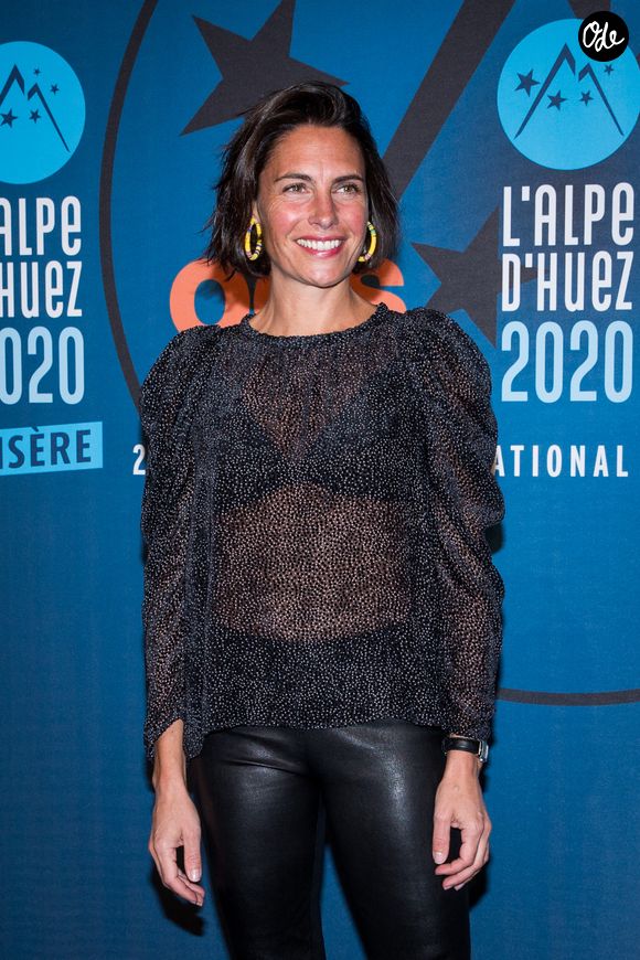 Avec sa famille recomposée, elle a aussi mis en place des vacances sans téléphone portable.

Alessandra Sublet en photocall lors du 23ème festival international du film de comédie de l'Alpe d'Huez, le 18 janvier 2020.
© Cyril Moreau/Bestimage