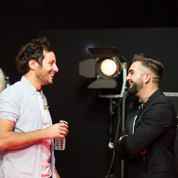 Exclusif - Vianney et Kendji Girac - Backstage de l'enregistrement de l'émission "300 Choeurs chantent Les plus beaux duos" à Paris, qui sera diffusée le 8 janvier 2021 sur France 3.  © Tiziano Da Silva / Bestimage