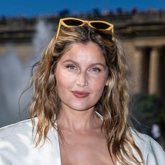 Laetitia Casta au photocall du défilé Jacquemus de la mode homme Printemps/Été 2026 dans le cadre de la Fashion Week de Paris dans les jardins de l’Orangerie à Versailles, France, le 29, 2025. © Olivier Borde/Bestimage