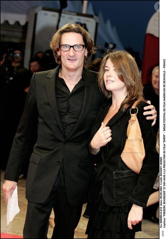 Ils ont été mariés de 1991 à 1996

Frédéric Beigbeder et sa femme Diane à la projection du film Birth – 30ᵉ Festival du Film Américain de Deauville – France Féminin Lunettes « plan américain ».
RINDOFF-BORDE / BESTIMAGE