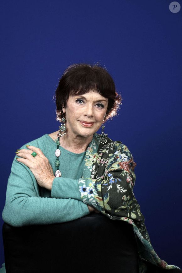 Anny Duperey pose pour des photos le 25 mars 2022 à Paris, France. Photo by Vim/ABACAPRESS.COM