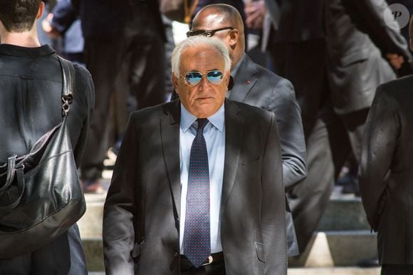 Alors quand l'ancien ministre socialiste sort de son silence, ses prises de parole sont bien évidemment scrutées.
Dominique Strauss-Kahn assistant aux funérailles d'Emmanuel Limido qui se sont tenues à l'église Saint-Honoré d'Eylau à Paris, le 8 juin 2015.