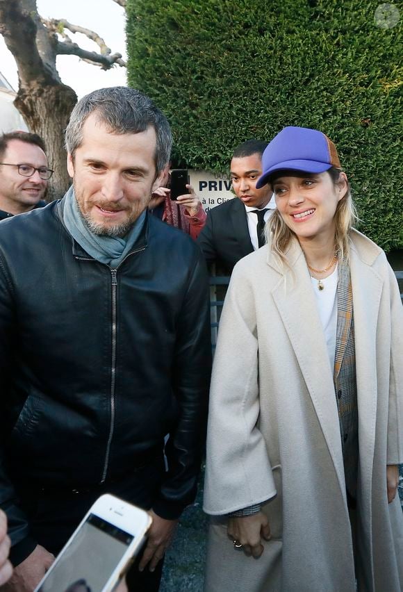 Exclusif - Guillaume Canet et sa compagne Marion Cotillard lors de l'avant-première nationale du film "Nous finirons ensemble" (suite des "Petits Mouchoirs") au cinéma le Rex d'Andernos-les-Bains, bassin d'Arcachon, France, le 17 avril 2019. L'équipe du film à ensuite organisé une deuxième projection pour les acteurs et leurs proches, suivi par une fête afin de célébrer leurs retrouvailles sur le lieu du tournage. © Patrick Bernard/Bestimage