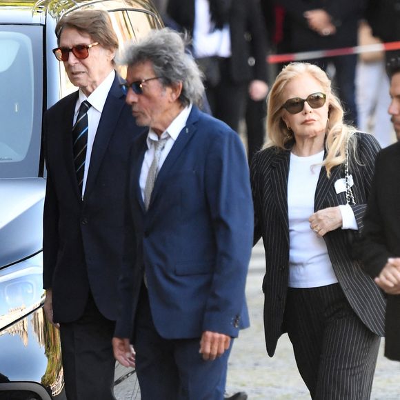 Sylvie Vartan et son mari Tony Scotti, Tony Frank - Obsèques de Nathalie Baye dans l'église Saint-Sulpice à Paris le 23 avril 2026. Clement Prioli / Bestimage