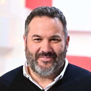 Elle est la mère de ses deux enfants Lola, 25 ans, et Noé, 21 ans.

Exclusif - Bruce Toussaint - Enregistrement de l'émission "Vivement Dimanche", présentée par M.Drucker et diffusée le 19 novembre sur France 3, au Studio Gabriel à Paris
© Guillaume Gaffiot / Bestimage