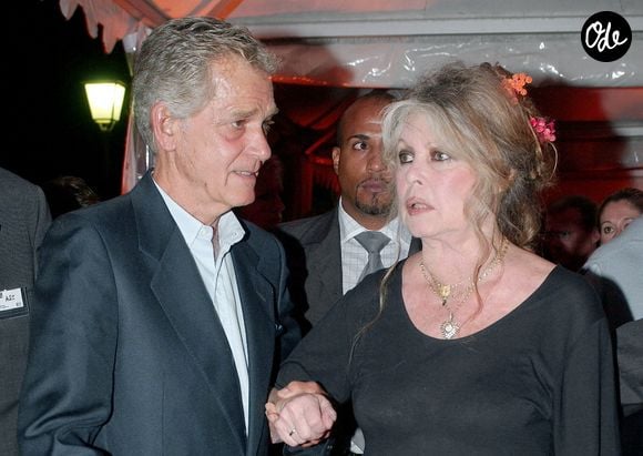 Il précise lui avoir dit de ne "rien lui laisser"

Photo : L'actrice française Brigitte Bardot et son mari Bernard D'Ormale lors de la cérémonie de clôture du 6e Festival de la fiction télévisée à Saint-Tropez, le 18 septembre 2004. Photo de Giancarlo Gorassini/ABACA.