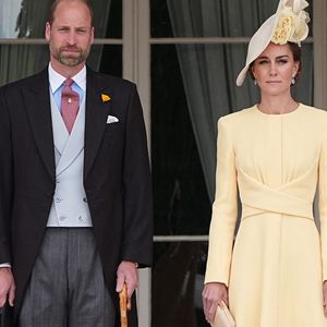 C’est une décision lourde de sens si le prince William décide de continuer dans cette voie.

Le prince et la princesse de Galles se tiennent en haut des marches du jardin avant le début de la Royal Garden Party au palais de Buckingham, Londres, Royaume-Uni. Photo par Aaron Chown/PA Wire/ABACAPRESS.COM