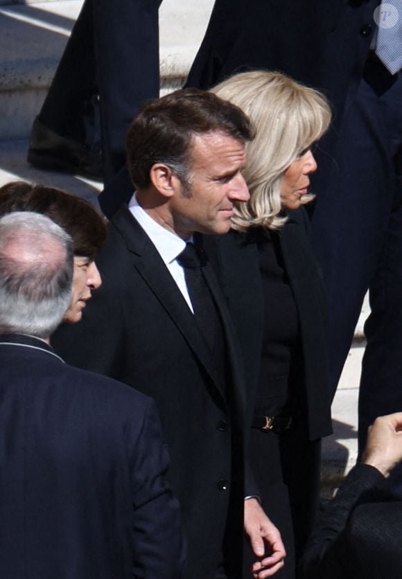 Le président français Emmanuel Macron et son épouse Brigitte Macron assistent à la cérémonie funéraire du pape François sur la place Saint-Pierre au Vatican, le 26 avril 2025. Photo by Raphael Lafargue/ABACAPRESS.COM