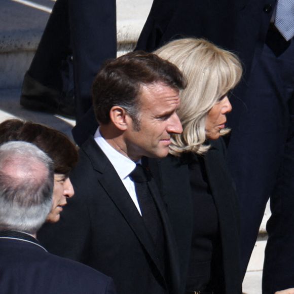 Le président français Emmanuel Macron et son épouse Brigitte Macron assistent à la cérémonie funéraire du pape François sur la place Saint-Pierre au Vatican, le 26 avril 2025. Photo by Raphael Lafargue/ABACAPRESS.COM
