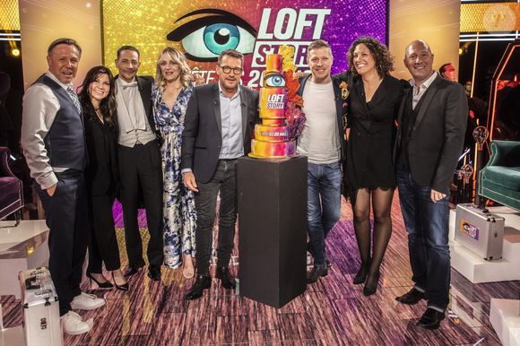 Il a remporté un joli chèque mais est aussi ressorti de l'émission en couple avec Julie, autre candidate.

Exclusif - Fabrice Beguin, Kenza Braiga, Steevy Boulay, Delphine Castex, Benjamin Castaldi, Jean-Edouard Lipa , Julie Mercy, Christophe Mercy - Enregistrement de l'émission "Les 20 ans du Loft", diffusée en direct sur C8 et présentée par B.Castaldi, à Paris. Le 8 avril 2021
© Jack Tribeca / Bestimage