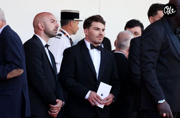 Antoine Dupont - Antoine Dupont et sa compagne Iris Mittenaere se retrouvent sur les marches  du film « Dossier 137 » lors du 78ème Festival International du Film de Cannes le 15 mai 2025.

© Jacovides / Moreau / Bestimage