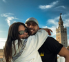 Dans une vidéo publiée sur Instagram, les internautes découvrent une scène légère où les deux amoureux apparaissent chacun de leur côté sur une plage avant de se retrouver.