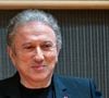 En France, seuls 1 000 à 1 300 bénévoles exercent l’activité de visiteur de prison.

Le présentateur de télévision Michel Drucker assiste à une audition devant la commission d'enquête parlementaire sur la neutralité, le fonctionnement et le financement de la radiodiffusion publique à l'Assemblée nationale à Paris, France, le 31 mars 2026. © Christian Liewig/Bestimage