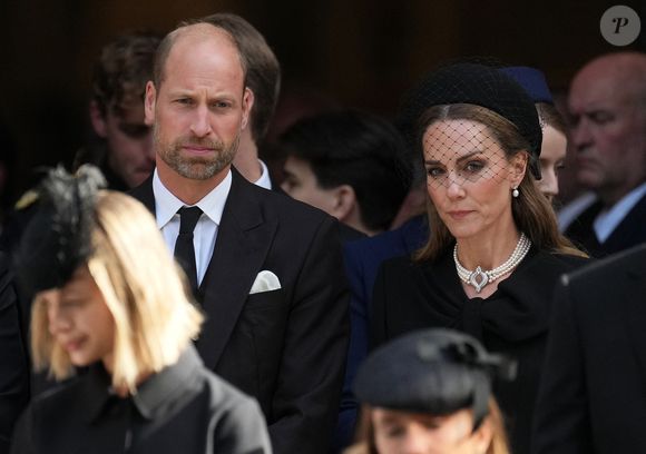 Le prince William, prince de Galles, et Catherine (Kate) Middleton, princesse de Galles, - Sorties des obsèques de son Altesse Royale la duchesse de Kent en la cathédrale de Westminster à Londres, le 16 septembre 2025. © Julien Burton / Bestimage