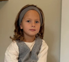 Alors que la fillette posait avec un adorable bandeau sur la tête, la mère de famille a révélé la raison derrière ce look.

Alba, la fille de Camille Santoro (Familles nombreuses), a fait une bêtise : elle s'est rasé une partie de la tête.