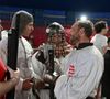 Et il a même participé au tournoi organisé au chapiteau Fontvieille en France en juin 2024.

Pierre Casiraghi a participé au tournoi de Béhourd (combat médiéval) de la Principauté de Monaco avec son équipe Les Grimaldi Milites sous le regard de son oncle le prince Albert II de Monaco, au chapiteau Fontvieille, France, le 15 juin 2024. Les monégasques ont rencontré l'équipe Martel, venant de Paris, les lyonnais de la Confrérie des Loups, Les Comtois de Franche Comté, les Faucons Noirs de Touraine et les Bannerets d'Auvergne. Les Grimaldi Milites ont terminé 3eme de ce tournoi. Le béhourd est une forme de combat médiéval. Il s’agit d’une adaptation contemporaine d’une pratique sportive et guerrière ancienne. Les compétiteurs s’y affrontent en armure complète, à pieds, avec des armes en acier qui ne sont ni pointues, ni tranchantes. Les combats en équipes sont les plus populaires. Dans de tels affrontements, les coups sont portés à pleine puissance, et seules certaines techniques jugées trop dangereuses comme les coups d’estoc (c’est-à-dire portés avec la pointe, pour planter) ou les coups derrière les genoux sont interdites. Les coups de pieds, de poings, de genoux, les prises de corps à corps sont autorisés. L’équipe qui gagne est celle qui parvient à terminer la manche avec encore au moins un joueur debout sur ses deux jambes. Le but est donc de faire chuter les membres de l’équipe adverse par tous les moyens autorisés, l’arme à la main. Cette pratique se revendique héritière des tournois médiévaux, qu’elle entend remettre au goût du jour sous forme sportive, mais aussi culturelle de par sa dimension historique, qui transmet un savoir sur l’histoire de France, sur la chevalerie et sur la guerre au Moyen-Âge de façon ludique et spectaculaire. Cette pratique est apparue au XIIème siècle, a évolué jusqu’au XVIème siècle pour finalement s’éteindre et réapparaître aujourd’hui sous cette nouvelle forme sportive. © Bruno Bebert/Bestimage