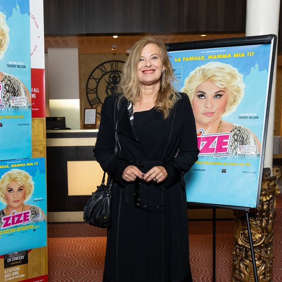 Valerie Trierweiler au photocall de la dernière du One-Maman Show "La Famille, Mamma Mia ! !! Zize Dupanier" au théâtre Grévin à Paris, France, le 2 juin 2025. © Sebastien Fremont/Bestimage