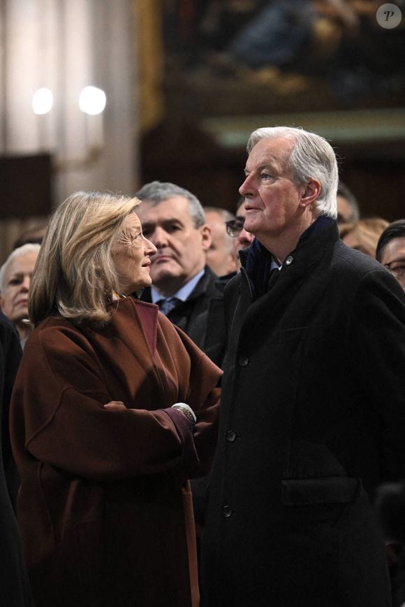 Le Premier ministre français sortant Michel Barnier et son épouse Isabelle Altmayer arrivent pour assister à la première messe publique au cours de laquelle l'archevêque de Paris dirigera les prières pour consacrer le nouvel autel principal, à la cathédrale Notre-Dame de Paris, à Paris, le 8 décembre 2024. Photo by Eliot Blondet/ABACAPRESS.COM