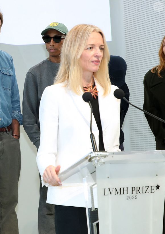 Peu importe l’heure à laquelle elle se couche, elle ne manque jamais un rendez-vous matinal qui rythme sa journée et soutient son énergie. 

Delphine Arnault (Présidente du LVMH Prize) - LVMH Prize 2025 à la Fondation Vuitton à Paris le 02 Septembre 2025. 

© Bertrand Rindoff / Bestimage