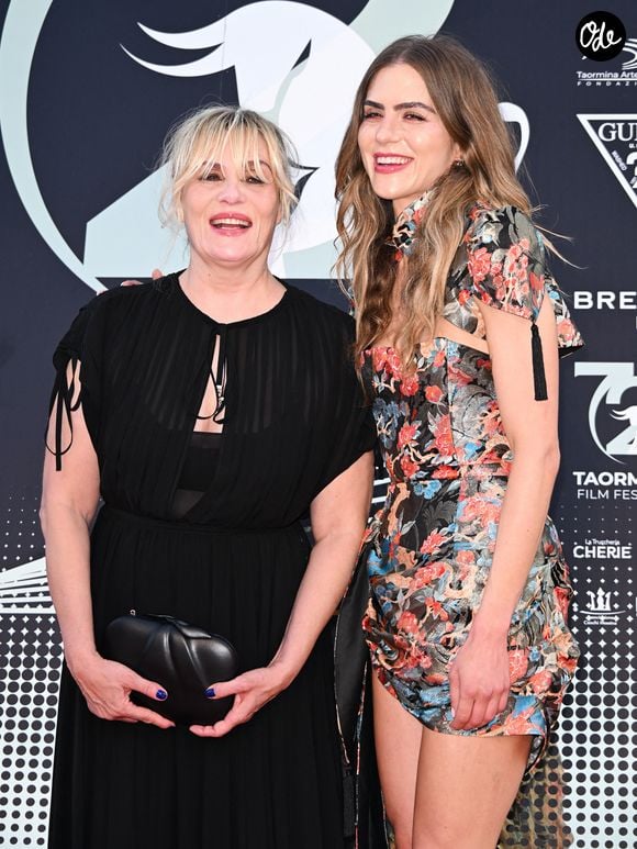 Emmanuelle Seigner et sa fille Morgane Polanski sur le tapis rouge lors de la 3e soirée du 72e Festival du film de Taormine, en Italie.
Zuma Press / Bestimage