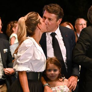 Christian Estrosi, le maire de Nice, avec sa femme, Laura Tenoudji Estrosi, leur fille Bianca, et son invité d'honneur Renaud Muselier, le président de la région PACA, a orchestré "Lou Festin Nissart", un diner amical et convivial autour du maire, au jardin Albert 1er sur la Coulée Verte à Nice le 6 septembre 2024. . © Bruno Bebert/Bestimage