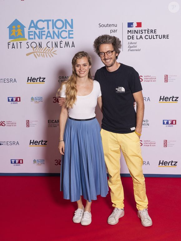 Alice Raucoules et son compagnon Augustin Petit, alias Gus (Illusionniste) - 6éme édition "Action Enfance fait son cinéma" au Grand Rex à Paris le 12 juin 2023. Depuis plus de 60 ans, la Fondation Action Enfance a pour mission d'accueillir, de protéger et d'éduquer des frères et sœurs en danger, de la petite enfance à la vie adulte, séparés de leurs parents sur décision du Juge des enfants. © Pierre Perusseau/Bestimage