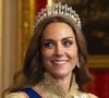 Kate Middleton était également présente dans une robe en dentelle dorée et la tiare Lover’s Knot.

Kate Middleton  lors du banquet d'Etat au château de Windsor en l'honneur de la visite officielle de président Donald Trump et de la Première dame Melania au Royaume-Uni. © Aaron Chown/WPA-Pool / Julien Burton via Bestimage