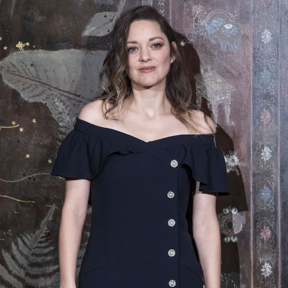 Marion Cotillard lors du photocall du défilé Chanel Métiers d’Art 2019 / 2020 au Grand Palais à Paris le 4 décembre 2019

© Olivier Borde / Bestimage